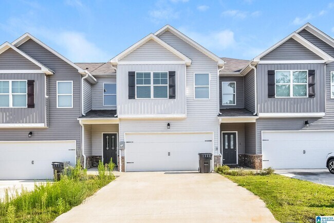 Building Photo - 504 The Heights Ln