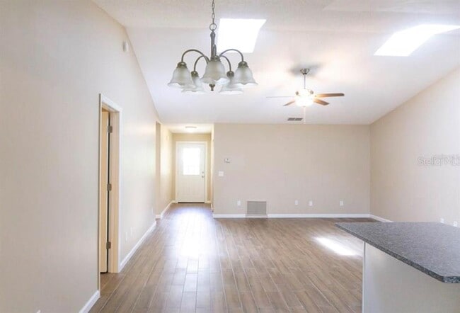 Building Photo - 36 Rainstone Ln