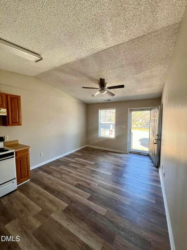 Foto del edificio - Cozy 1 Bed 1 Bath Available Now! Near Downtown Raleigh!