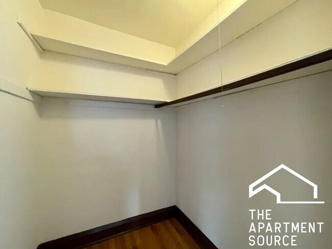 Building Photo - 3312 W Schubert Ave