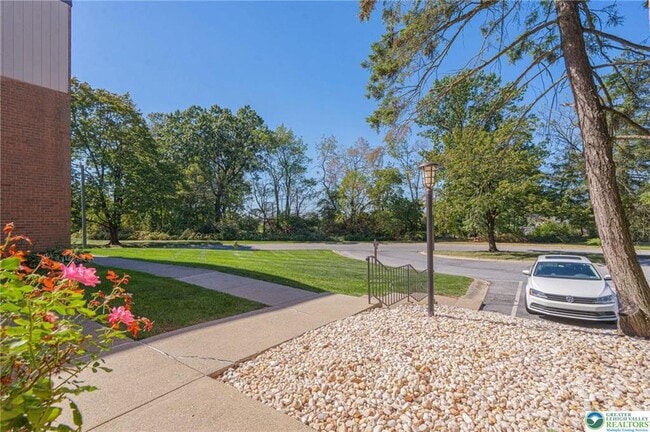 Building Photo - 997 Village Round