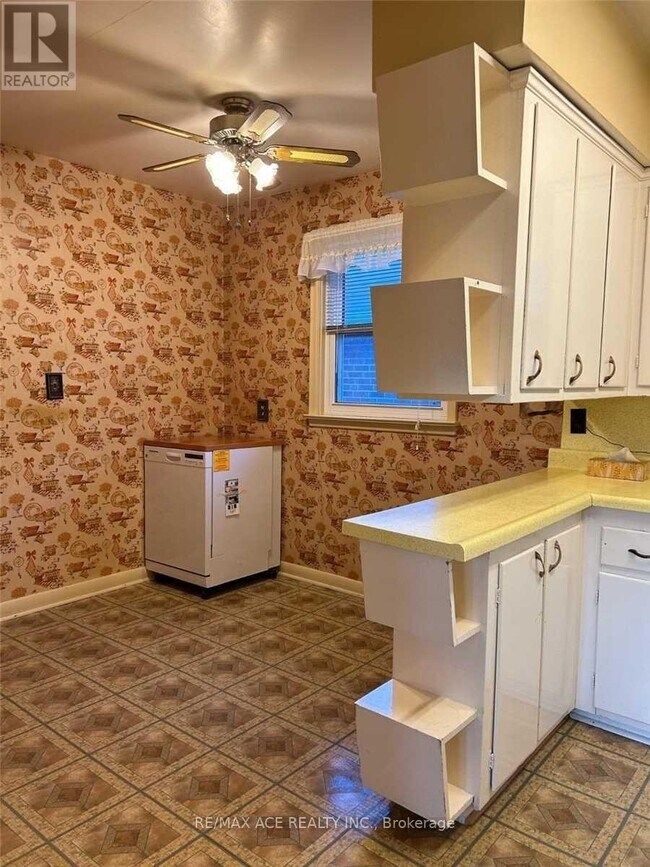 Photo du bâtiment - 129 Confederation Dr