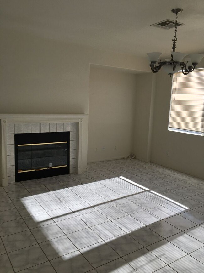 Foto del edificio - **Beautiful 4 Bedroom Home on corner lot i...