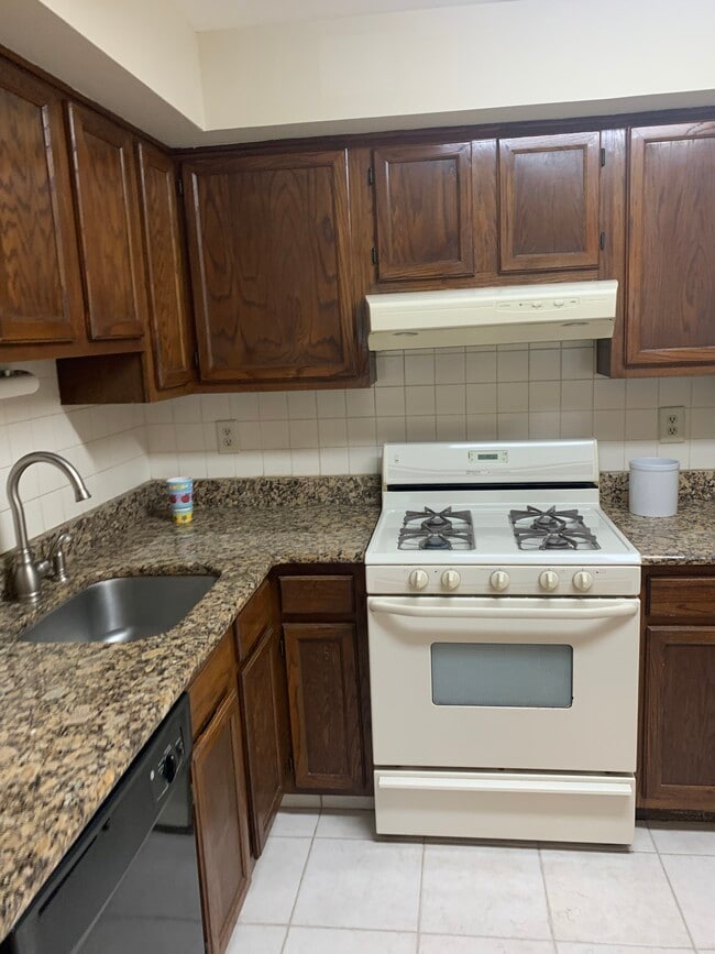 Kitchen - 119 Acadia Ct