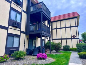 Building Photo - 3 Loudon Dr