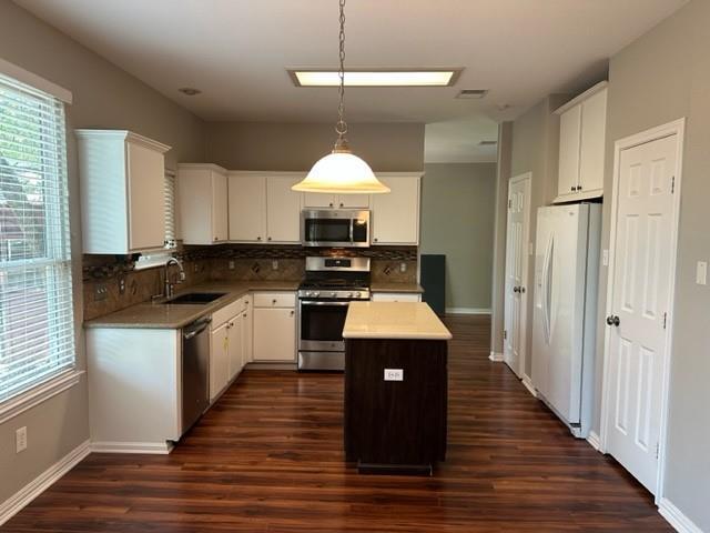 Building Photo - 2107 Lobelia Dr