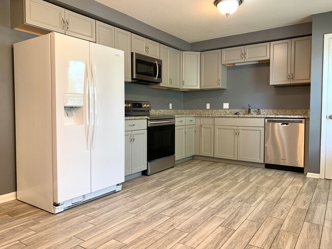 Foto del edificio - 212 Bradley Ct