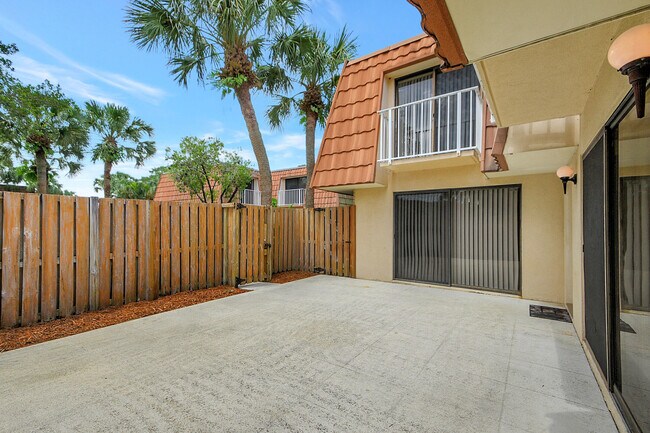 Foto del edificio - 851 Blue Ridge Cir