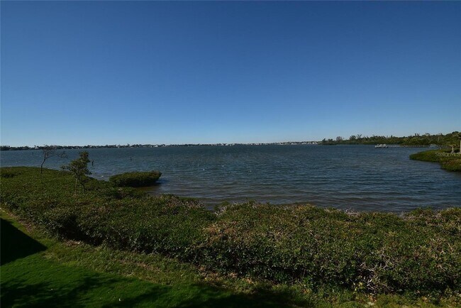 Building Photo - 1511 Pelican Point Dr