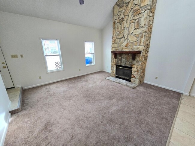 Foto del edificio - Awesome 3 Bed / 2 Bath Townhome with Open ...
