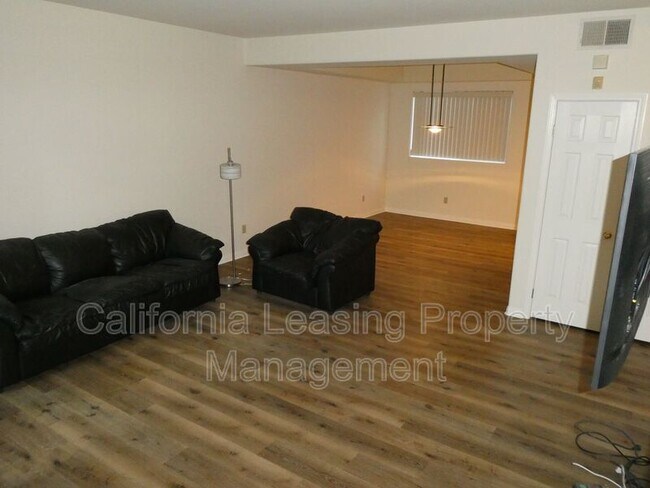 Building Photo - 427 W Doran St