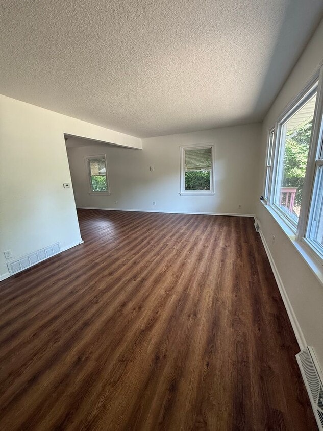 Primary Photo - Move in ready! Large 4 bedroom home.