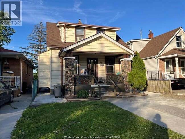 Building Photo - 944 McKay Ave