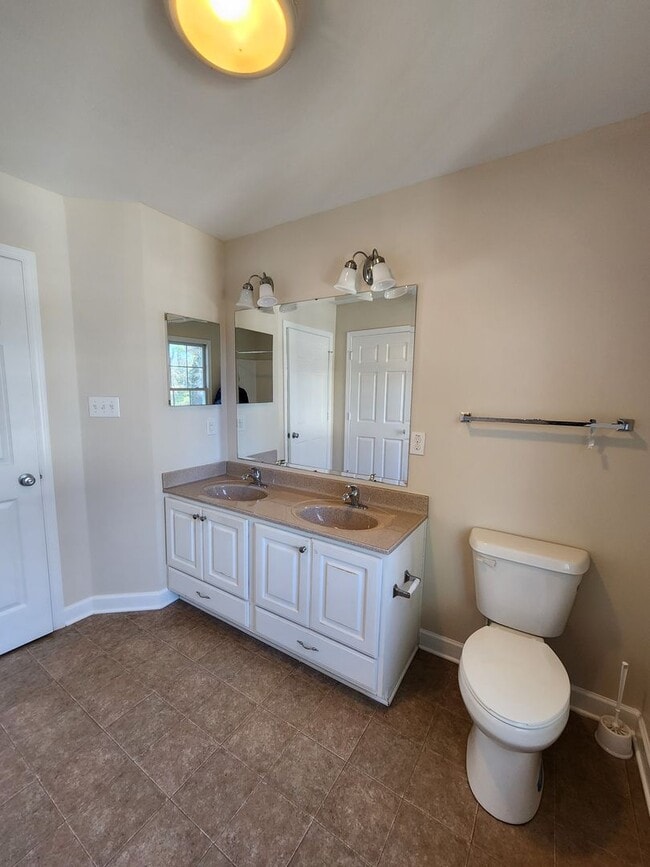 Building Photo - Asheville Rental!