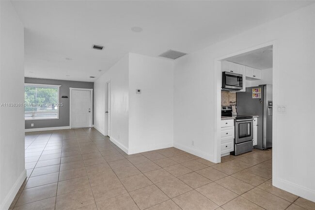 Building Photo - 3171 NW 16th St