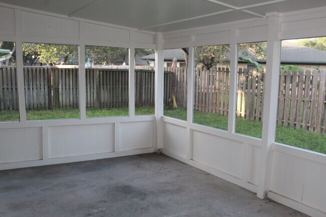 Foto del edificio - 1414 N Live Oak St