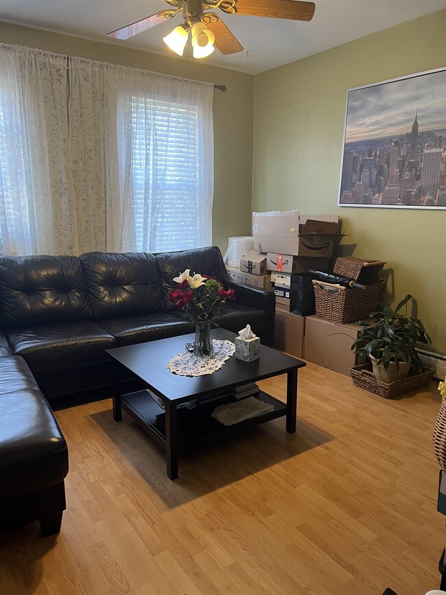 Building Photo - 405 AVENUE E