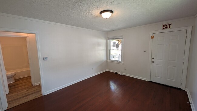 Foto del edificio - 2112 Ratcliffe Ave