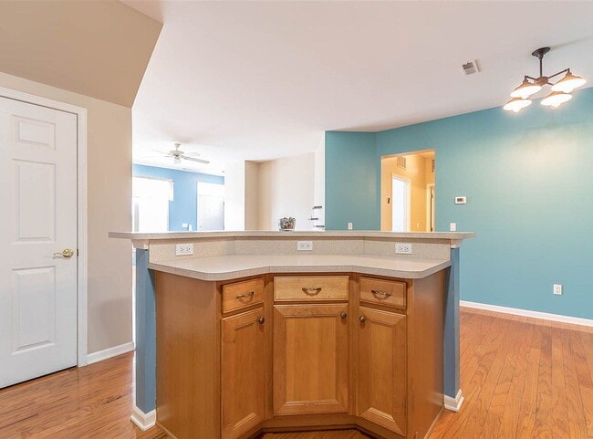 Building Photo - 663 Worthington Dr