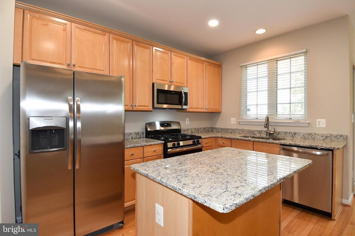 9 Castle Garden Ct, Olney, MD 20832 Townhome Rentals in Olney MD