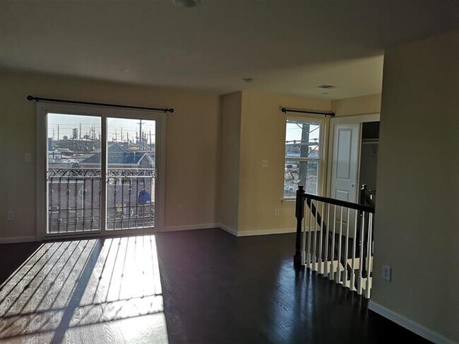 Building Photo - 163-165 3rd Ave