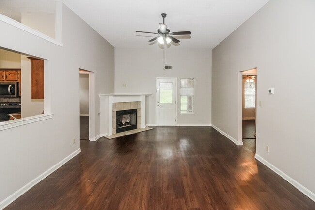 Building Photo - 8236 Clubview Dr