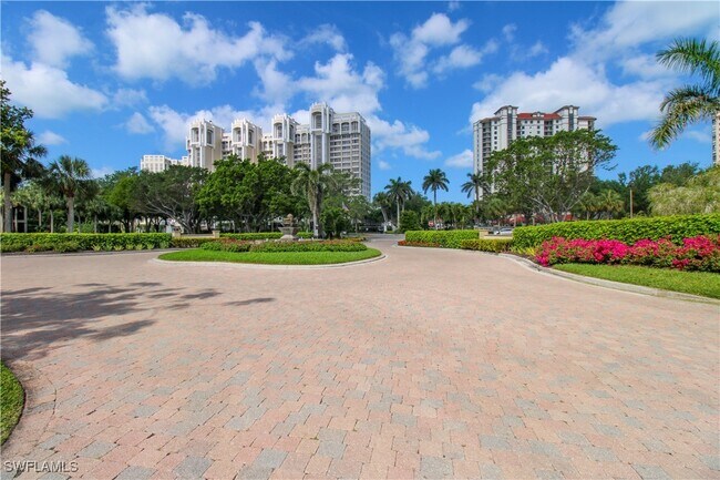 Foto del edificio - 7024 Pelican Bay Blvd