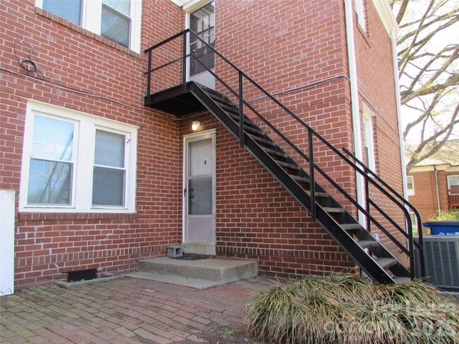 Building Photo - 216 Harrill St