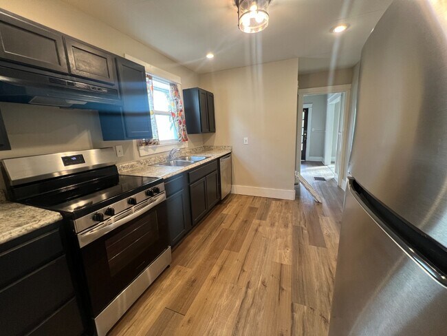 Foto del edificio - Updated and Spacious!