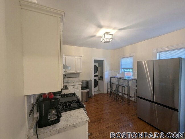 Building Photo - 27 Bourneside St