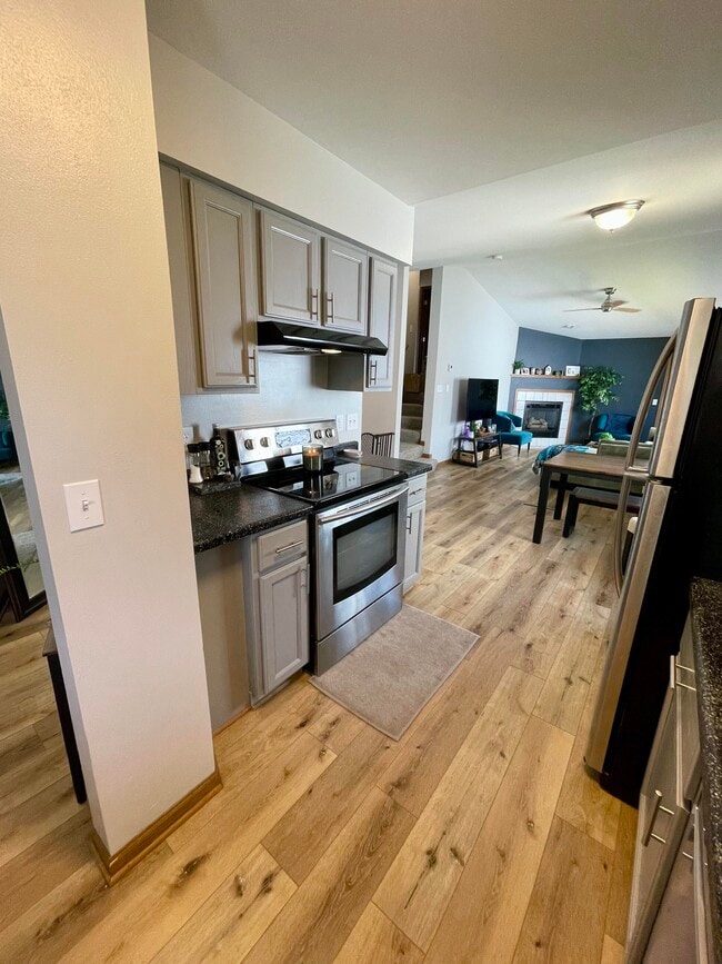 Building Photo - 3016 Maple Valley Dr