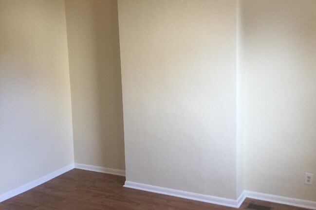 Building Photo - 3209 Parkview Ave