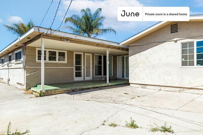 Building Photo - Room in Shared 7 bed/3 bath home