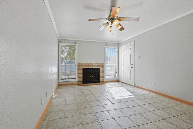 Building Photo - 3900 Woodchase Dr