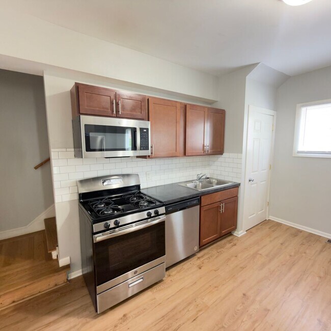 Building Photo - Updated 4-Bedroom Home!
