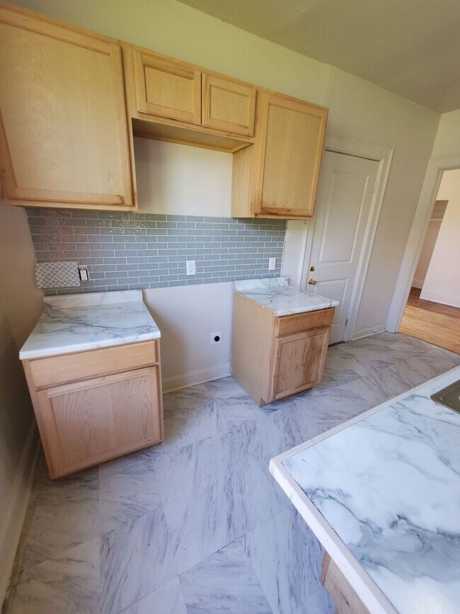 Foto del edificio - 223-225 E Burleigh St. (Duplex)