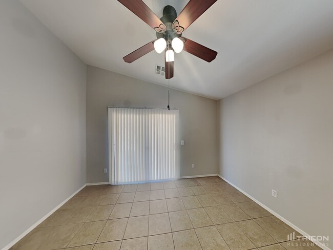 Building Photo - 31361 N Blackfoot Dr