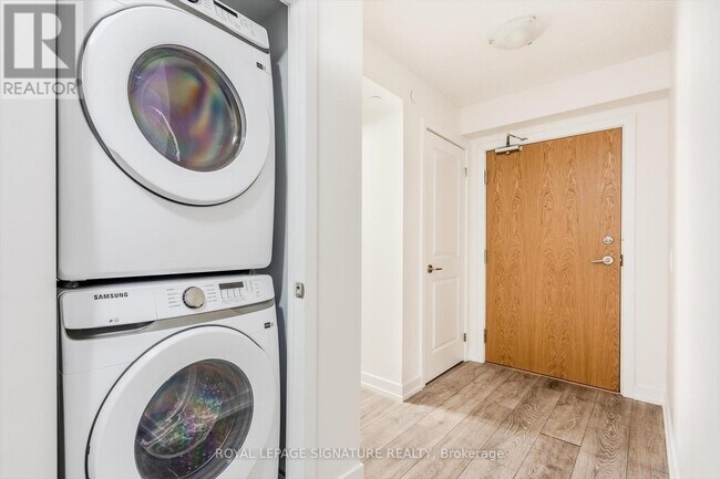 Photo du bâtiment - 1455 Celebration Dr