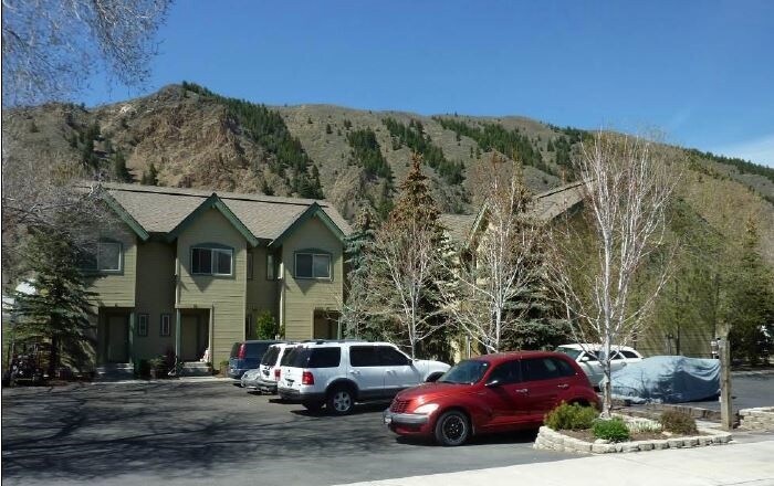 Primary Photo - Evergreen Villas