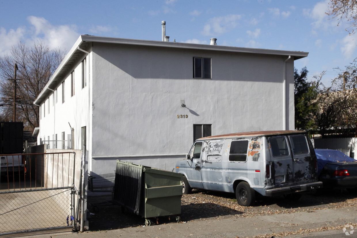 Building Photo - 2319 Empress St