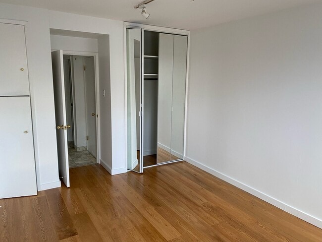 Building Photo - 1906 Nelson St