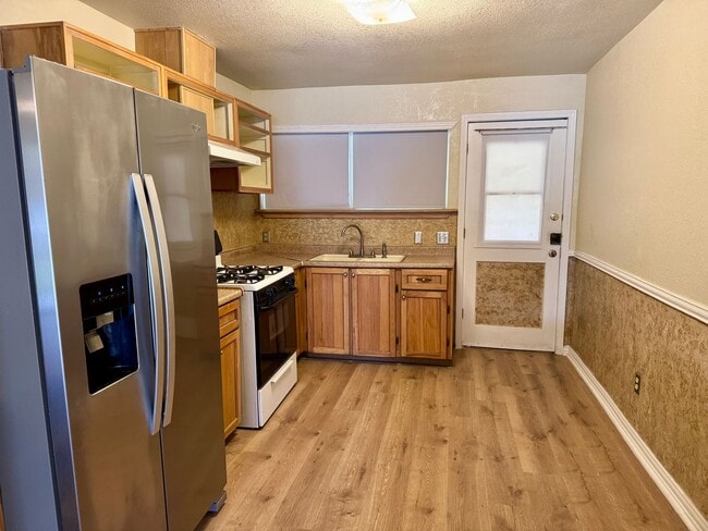 Building Photo - Cute 2/1 Home Available for Immediate Move In!