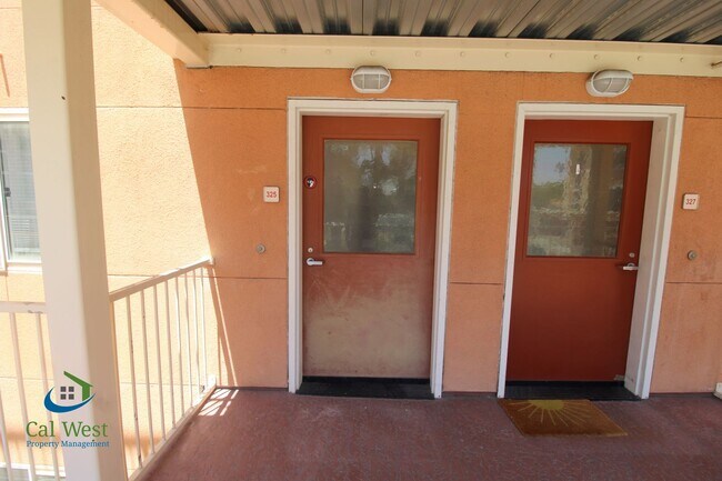 Foto del edificio - $2,995 - 350 N. Second Street, # 325-2 Bed...