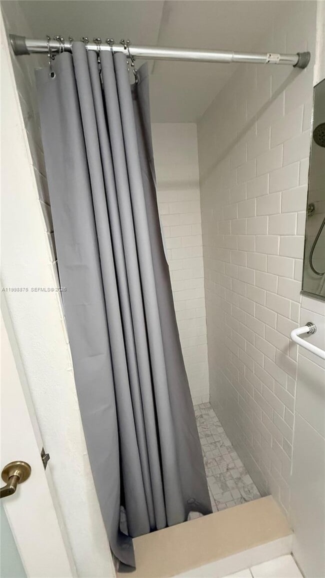 Foto del edificio - 4841 NW 7th St