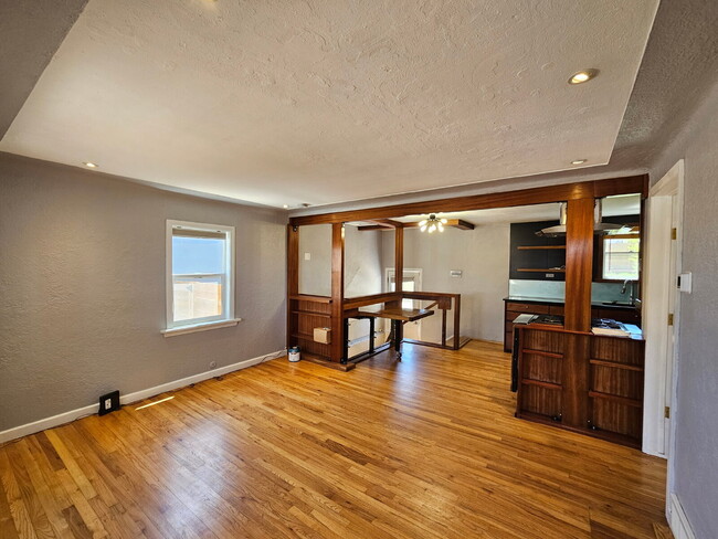 Building Photo - Charming 2-Bedroom Home with Spacious Back...