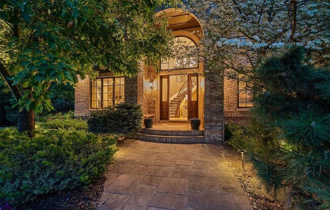 Building Photo - 4443L W Cottonwood Pl
