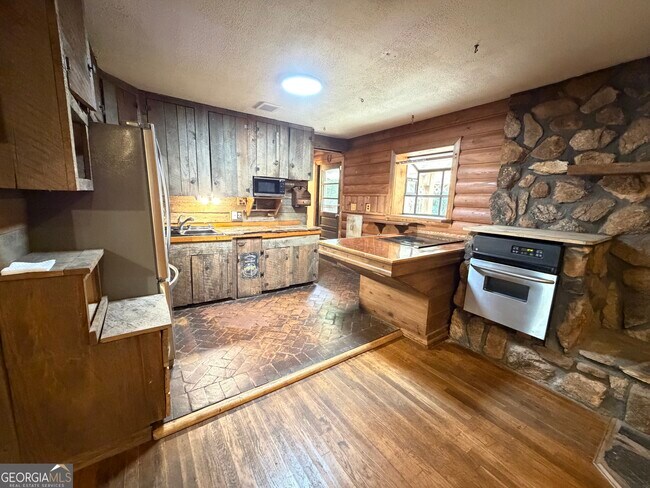 Building Photo - 1054 College Station Rd