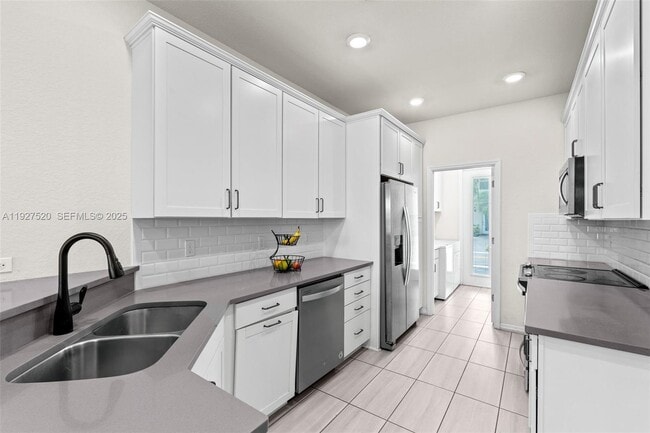 Building Photo - 1190 Eucalyptus Dr