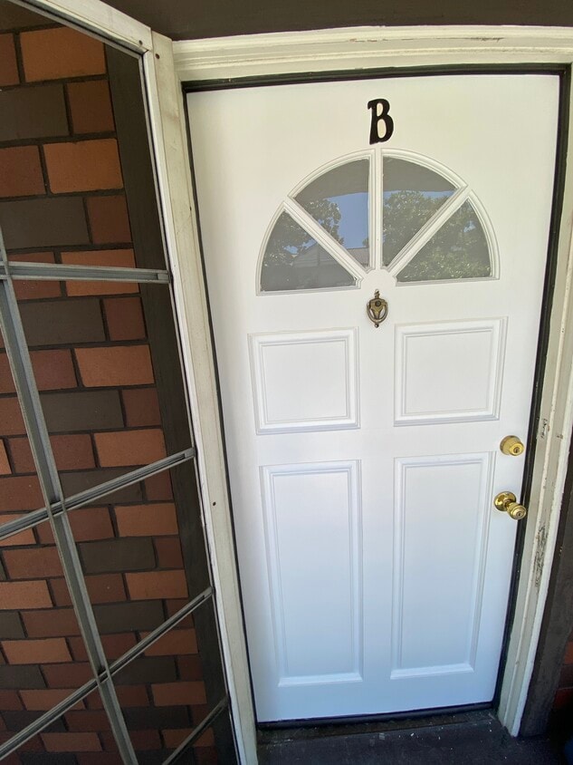 Unit B Facing Street - 308 E Valencia Ave