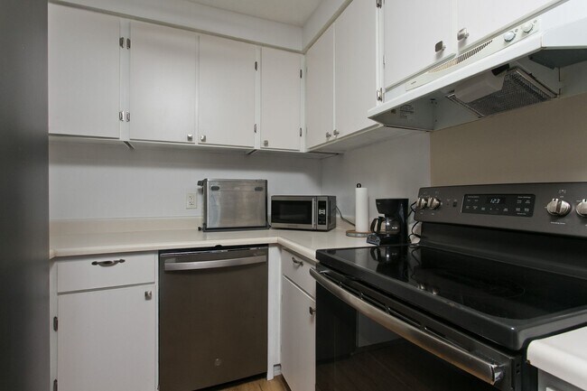 Building Photo - Available Now, Hokulani in Kailua, 1 Bedroom 1 Bath